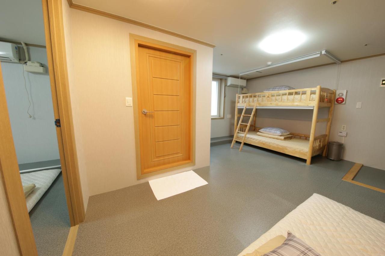 Hostel Familie Busan Station Экстерьер фото