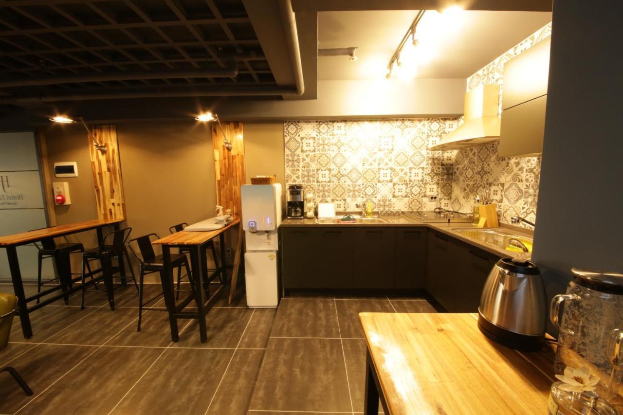 Hostel Familie Busan Station Экстерьер фото